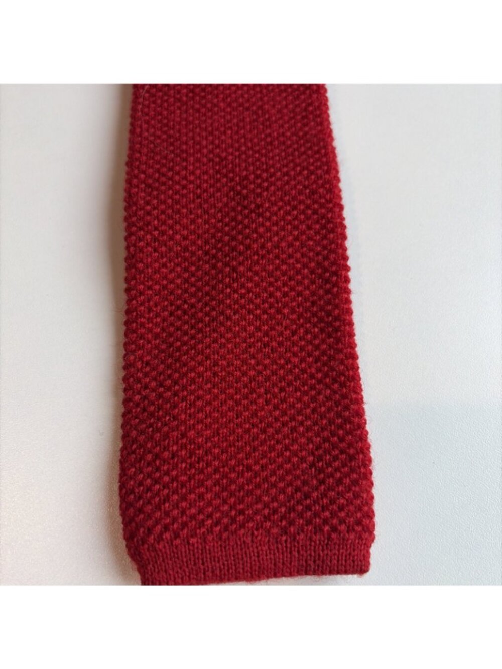 Vintage Miltons Men's 100% Virgin Wool Necktie Tie Red Narrow Square Classic - Picture 2 of 6